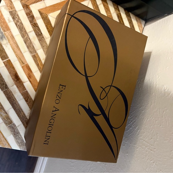 Beautiful SILVER GLITTER HEELS! - Picture 2 of 8